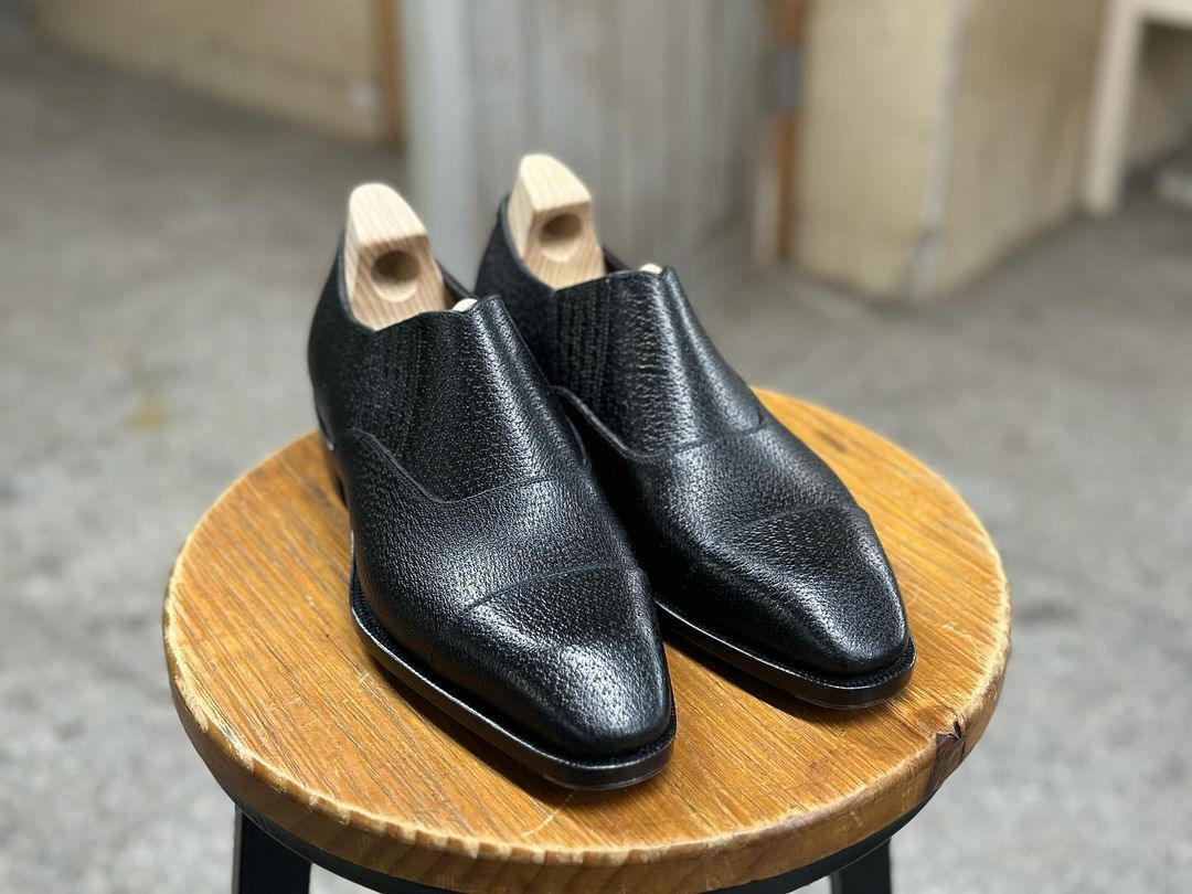 BLACK MILLED LEATHER ELASTICATED LOW ANKLE BOOT
