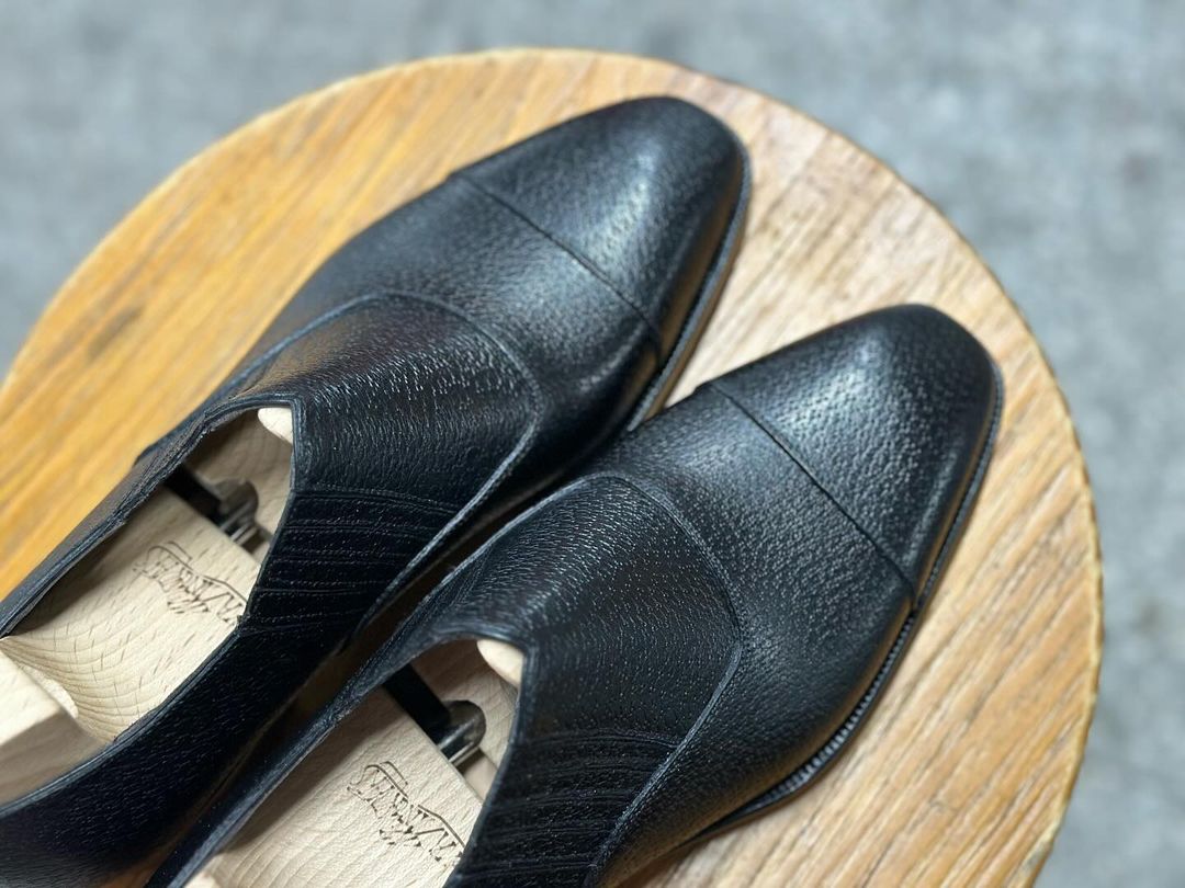 BLACK MILLED LEATHER ELASTICATED LOW ANKLE BOOT
