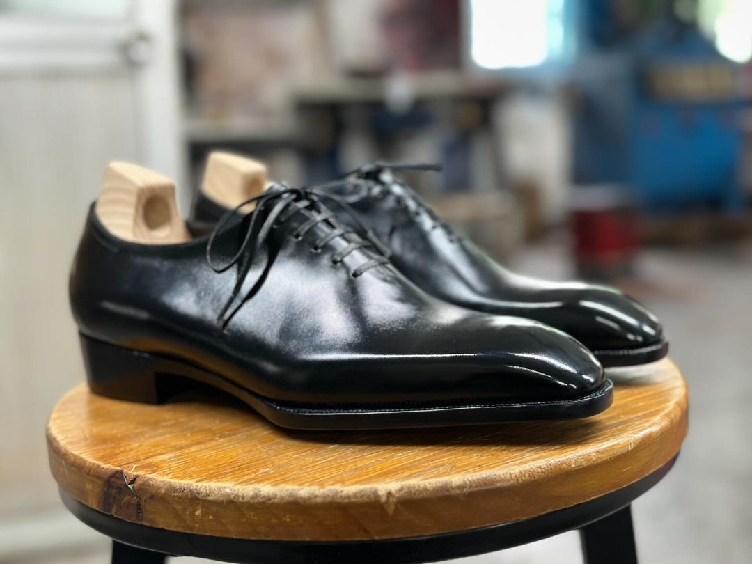 AUGUSTO - BLACK SQUARISH TOE WHOLECUT LACEUPS