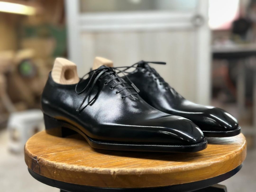 AUGUSTO - BLACK SQUARISH TOE WHOLECUT LACEUPS