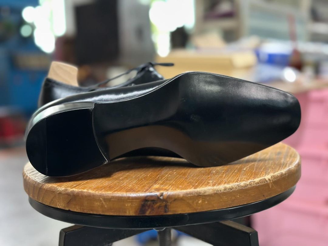 AUGUSTO - BLACK SQUARISH TOE WHOLECUT LACEUPS