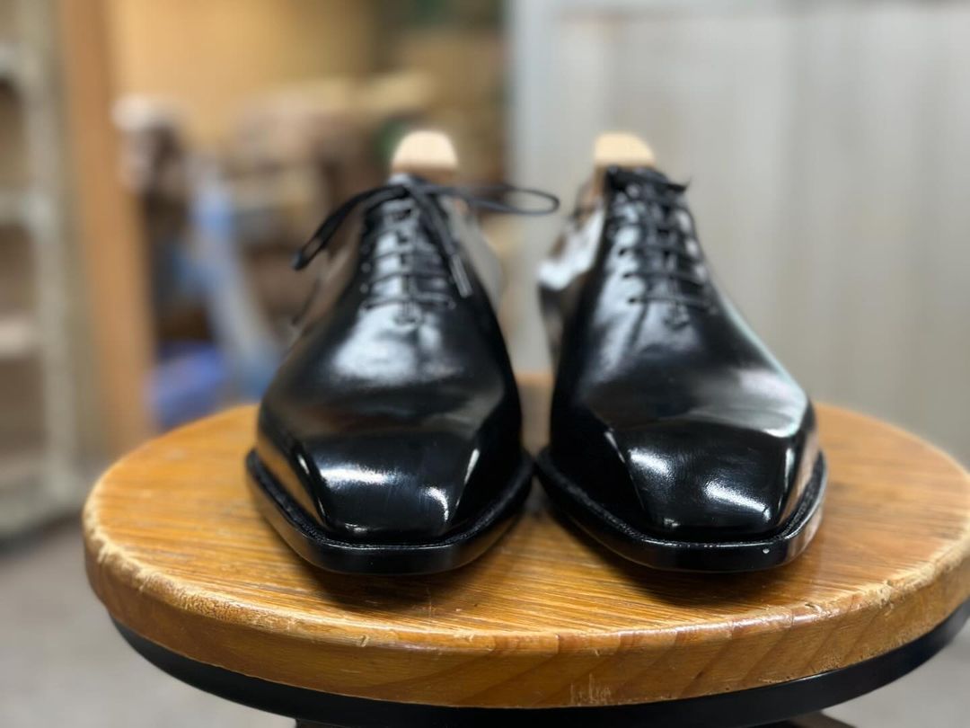 AUGUSTO - BLACK SQUARISH TOE WHOLECUT LACEUPS