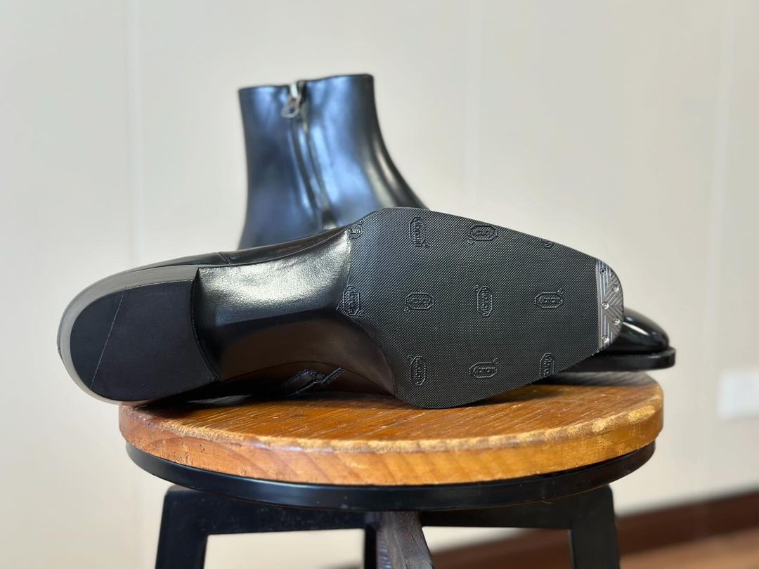 LOUIS - BLACK CHAIN BOOT