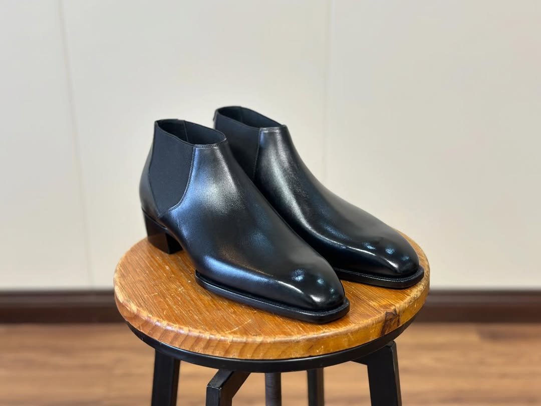 VELORE - SOPHISTICATED BLACK LOW ANKLE BOOT