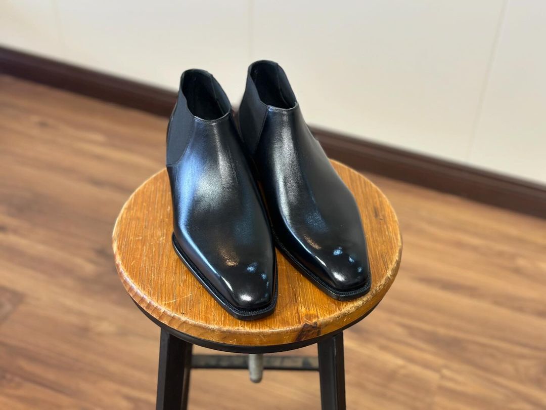 VELORE - SOPHISTICATED BLACK LOW ANKLE BOOT