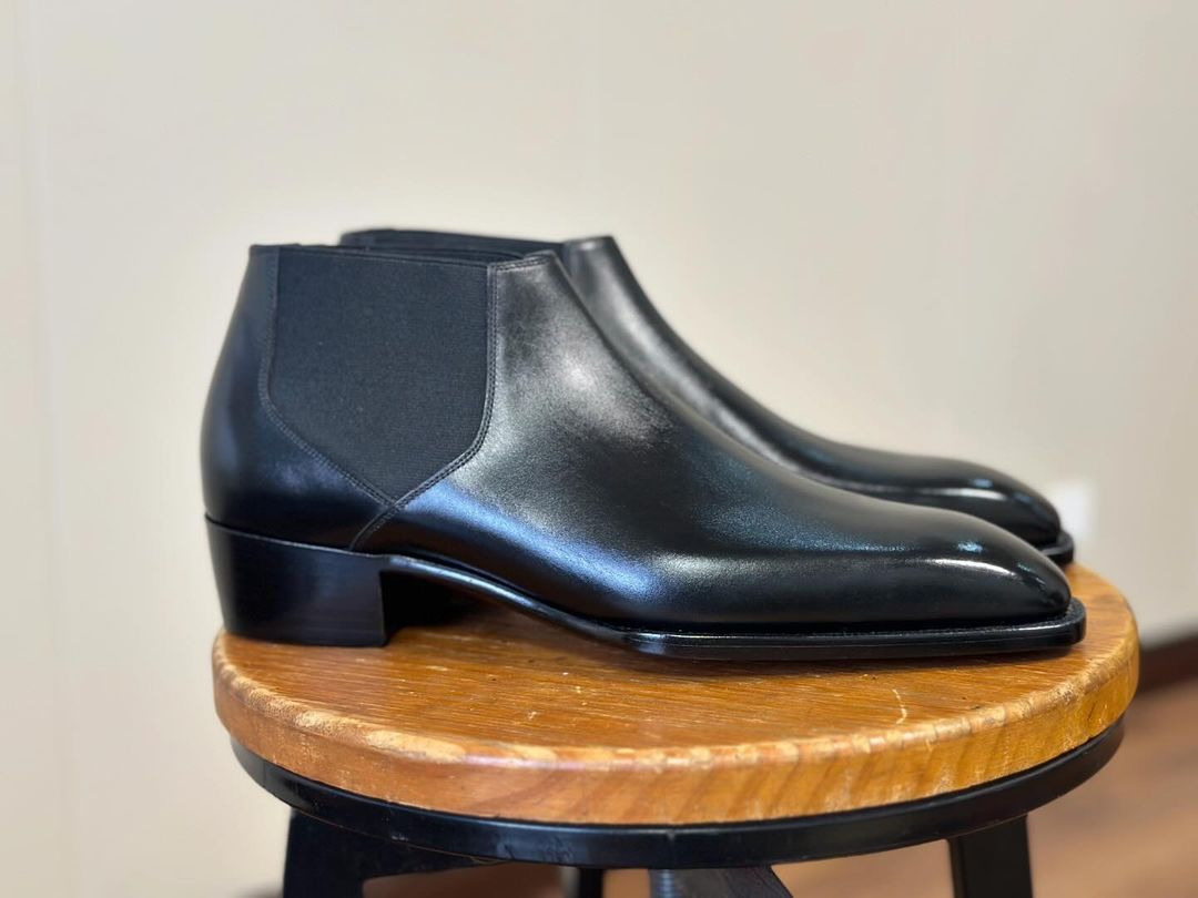 VELORE - SOPHISTICATED BLACK LOW ANKLE BOOT